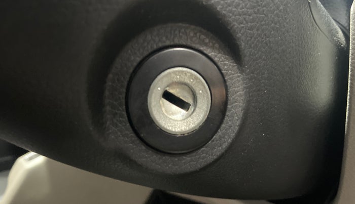 2023 KIA CARENS  PREMIUM 1.5 TURBO PETROL IMT 7 STR, Petrol, Manual, 45,765 km, Keyless Start/ Stop Button