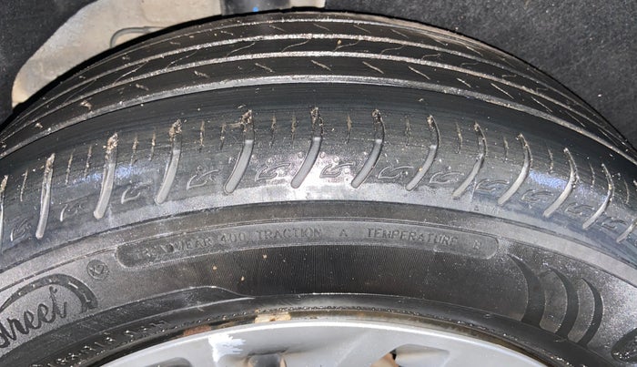 2023 KIA CARENS  PREMIUM 1.5 TURBO PETROL IMT 7 STR, Petrol, Manual, 45,765 km, Right Rear Tyre Tread