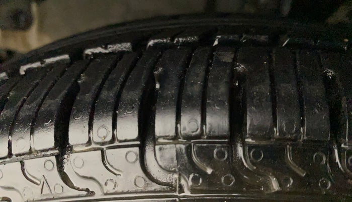 2010 Hyundai i10 MAGNA 1.2, Petrol, Manual, 28,380 km, Left Front Tyre Tread