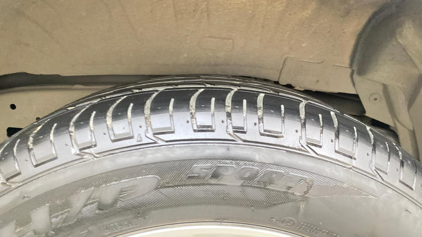 2018 Toyota Innova Crysta 2.8 ZX AT 7 STR, Diesel, Automatic, 1,07,889 km, Left Rear Tyre Tread