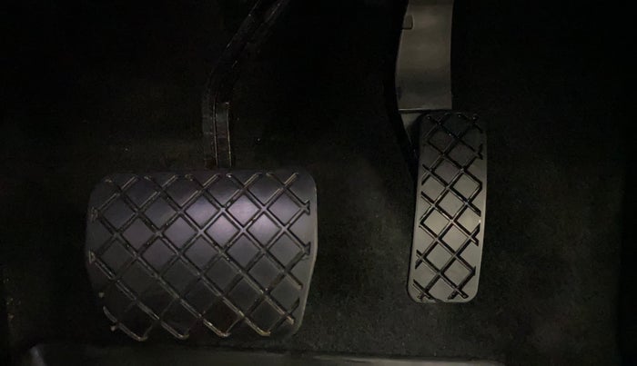 2025 Volkswagen TAIGUN TOPLINE 1.0 TSI AT, Petrol, Automatic, 5,074 km, Pedals