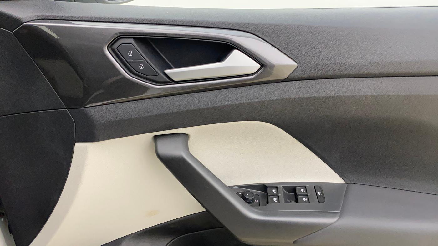 2025 Volkswagen TAIGUN TOPLINE 1.0 TSI AT, Petrol, Automatic, 5,120 km, Driver Side Door Panels Control