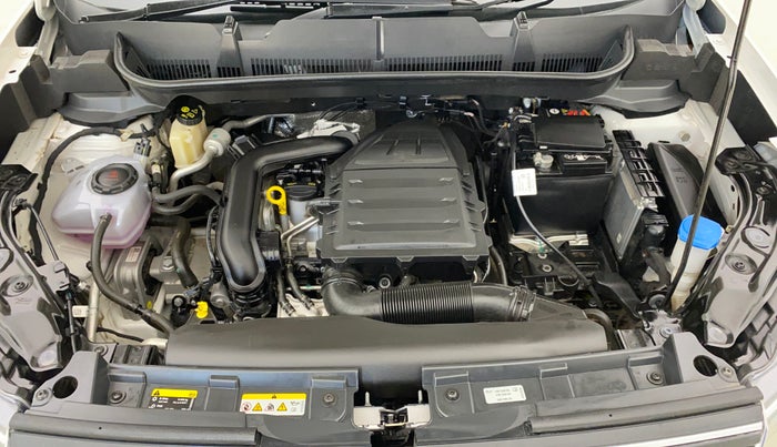 2025 Volkswagen TAIGUN TOPLINE 1.0 TSI AT, Petrol, Automatic, 5,074 km, Engine View