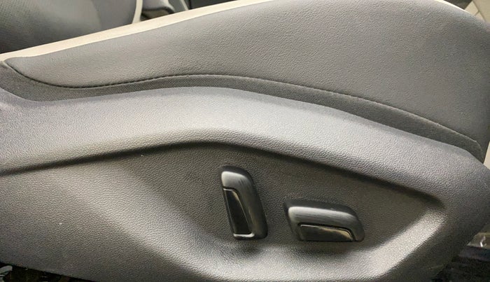 2025 Volkswagen TAIGUN TOPLINE 1.0 TSI AT, Petrol, Automatic, 5,074 km, Driver Side Adjustment Panel