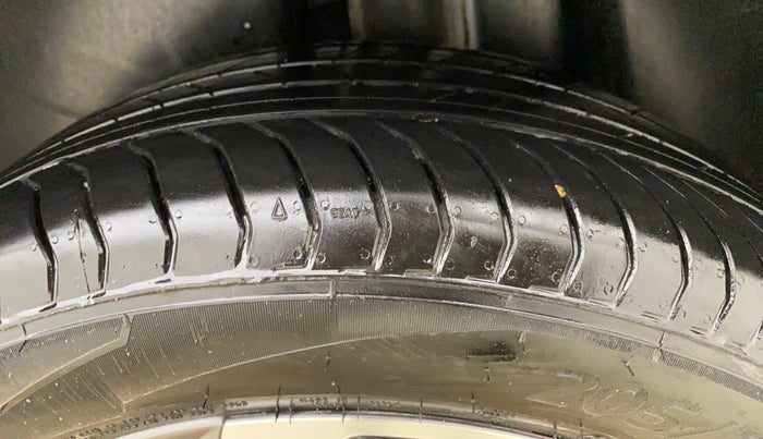 2025 Volkswagen TAIGUN TOPLINE 1.0 TSI AT, Petrol, Automatic, 5,074 km, Left Rear Tyre Tread