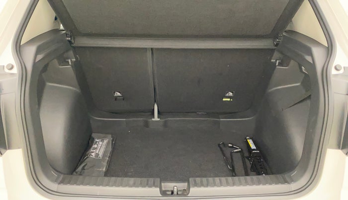 2025 Volkswagen TAIGUN TOPLINE 1.0 TSI AT, Petrol, Automatic, 5,074 km, Boot Inside