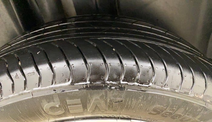 2025 Volkswagen TAIGUN TOPLINE 1.0 TSI AT, Petrol, Automatic, 5,074 km, Right Rear Tyre Tread