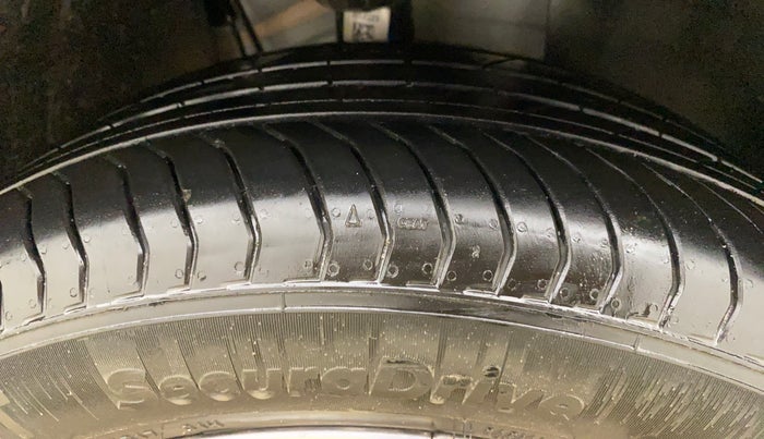 2025 Volkswagen TAIGUN TOPLINE 1.0 TSI AT, Petrol, Automatic, 5,074 km, Right Front Tyre Tread