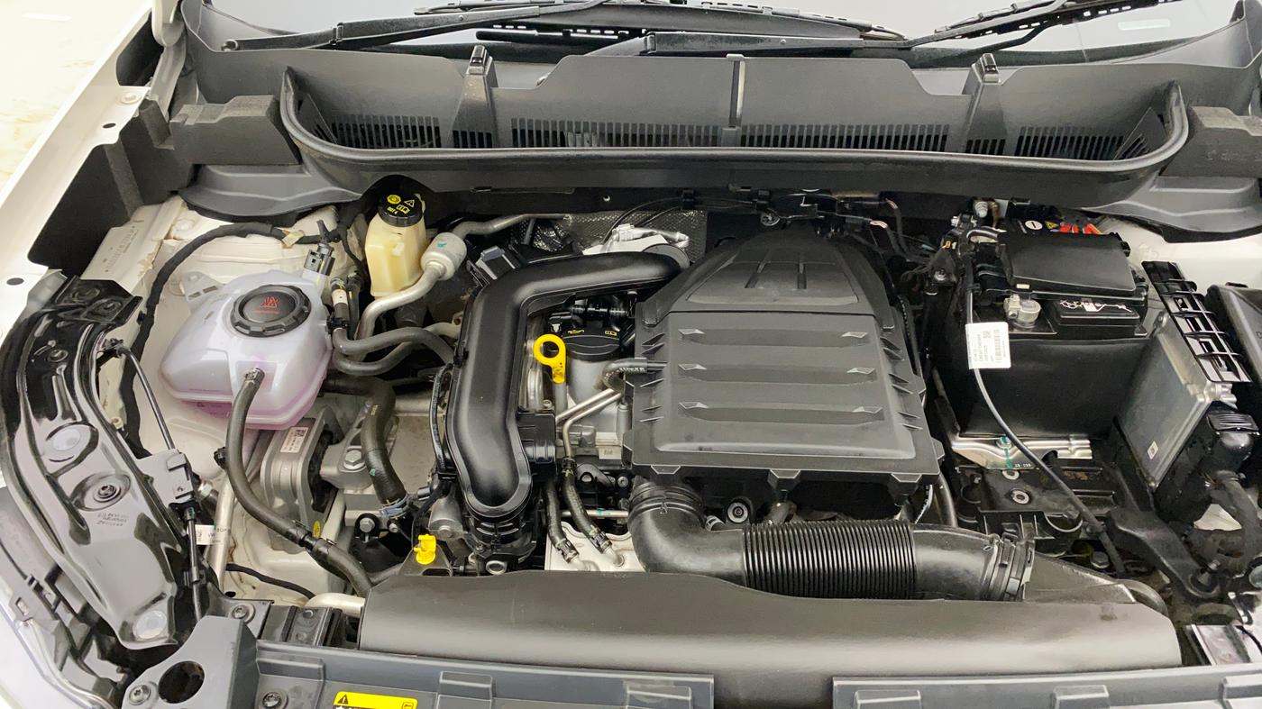 2025 Volkswagen TAIGUN TOPLINE 1.0 TSI AT, Petrol, Automatic, 5,120 km, Engine View - Right