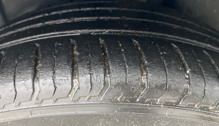 2022 Skoda SLAVIA ACTIVE 1.0L TSI MT, Petrol, Manual, 42,835 km, Left Rear Tyre Tread