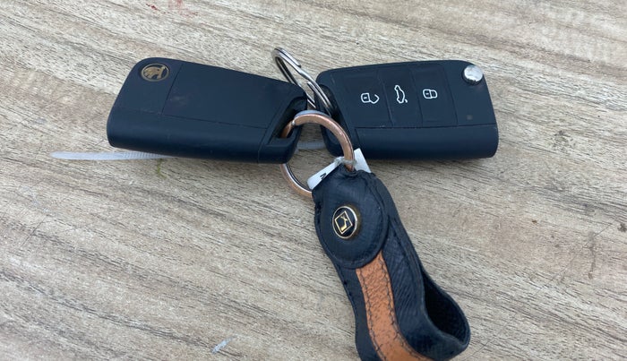 2022 Skoda SLAVIA ACTIVE 1.0L TSI MT, Petrol, Manual, 42,835 km, Key Close Up