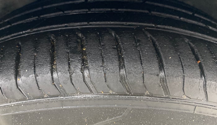 2022 Skoda SLAVIA ACTIVE 1.0L TSI MT, Petrol, Manual, 42,835 km, Right Front Tyre Tread