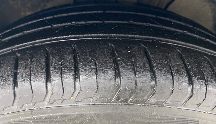 2022 Skoda SLAVIA ACTIVE 1.0L TSI MT, Petrol, Manual, 42,835 km, Left Front Tyre Tread