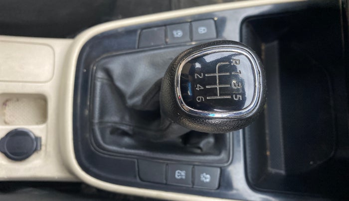 2022 Skoda SLAVIA ACTIVE 1.0L TSI MT, Petrol, Manual, 42,835 km, Gear Lever