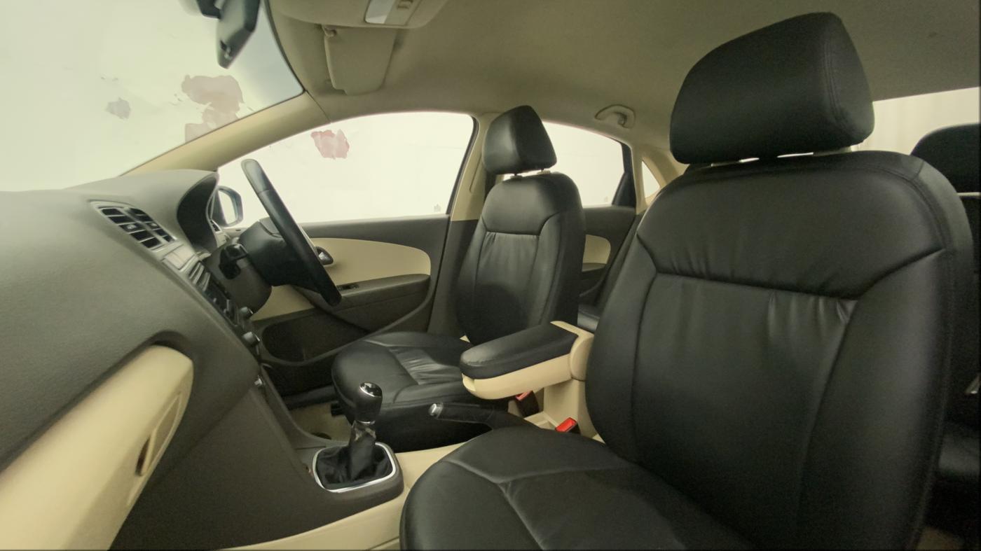 2014 Volkswagen Vento HIGHLINE 1.6 MPI, Petrol, Manual, 71,868 km, Right Side Front Door Cabin