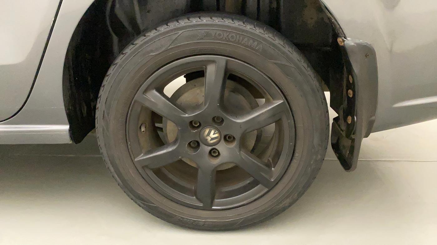 2014 Volkswagen Vento HIGHLINE 1.6 MPI, Petrol, Manual, 71,868 km, Left Rear Wheel