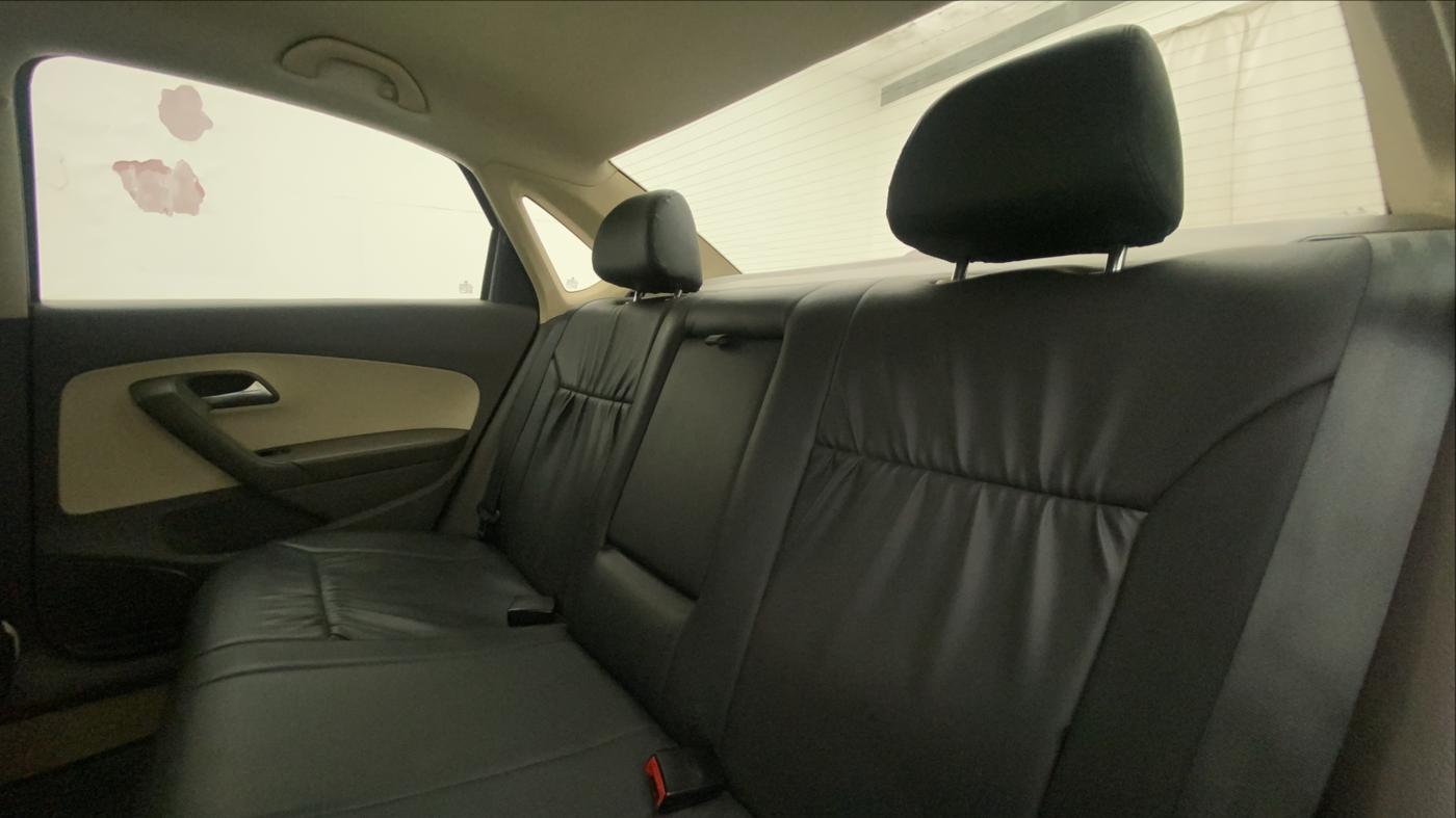 2014 Volkswagen Vento HIGHLINE 1.6 MPI, Petrol, Manual, 71,868 km, Right Side Rear Door Cabin