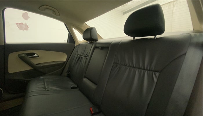 2014 Volkswagen Vento HIGHLINE 1.6 MPI, Petrol, Manual, 71,868 km, Right Side Rear Door Cabin