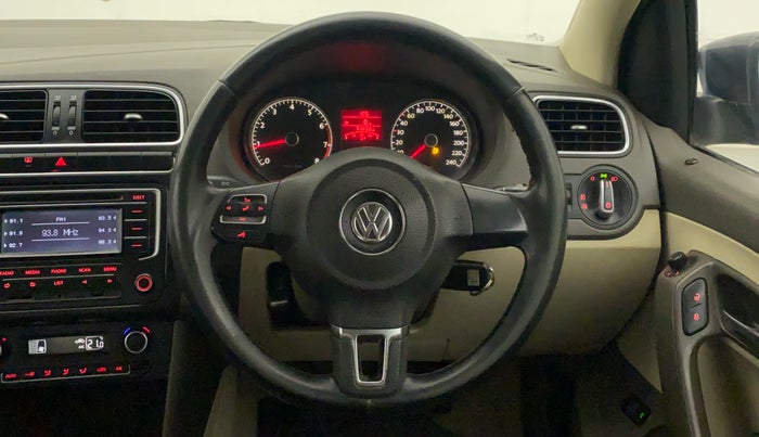 2014 Volkswagen Vento HIGHLINE 1.6 MPI, Petrol, Manual, 71,868 km, Steering Wheel Close Up