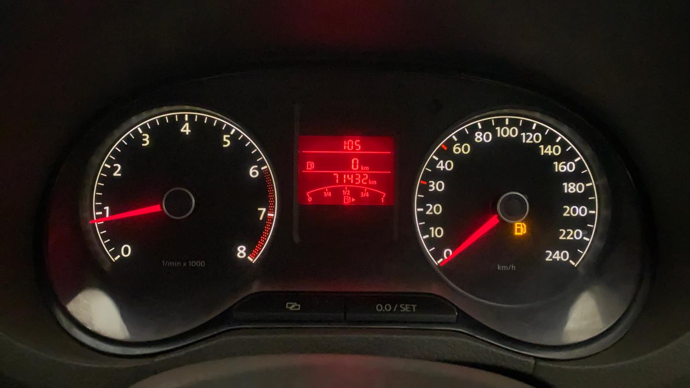 2014 Volkswagen Vento HIGHLINE 1.6 MPI, Petrol, Manual, 71,868 km, Odometer Image