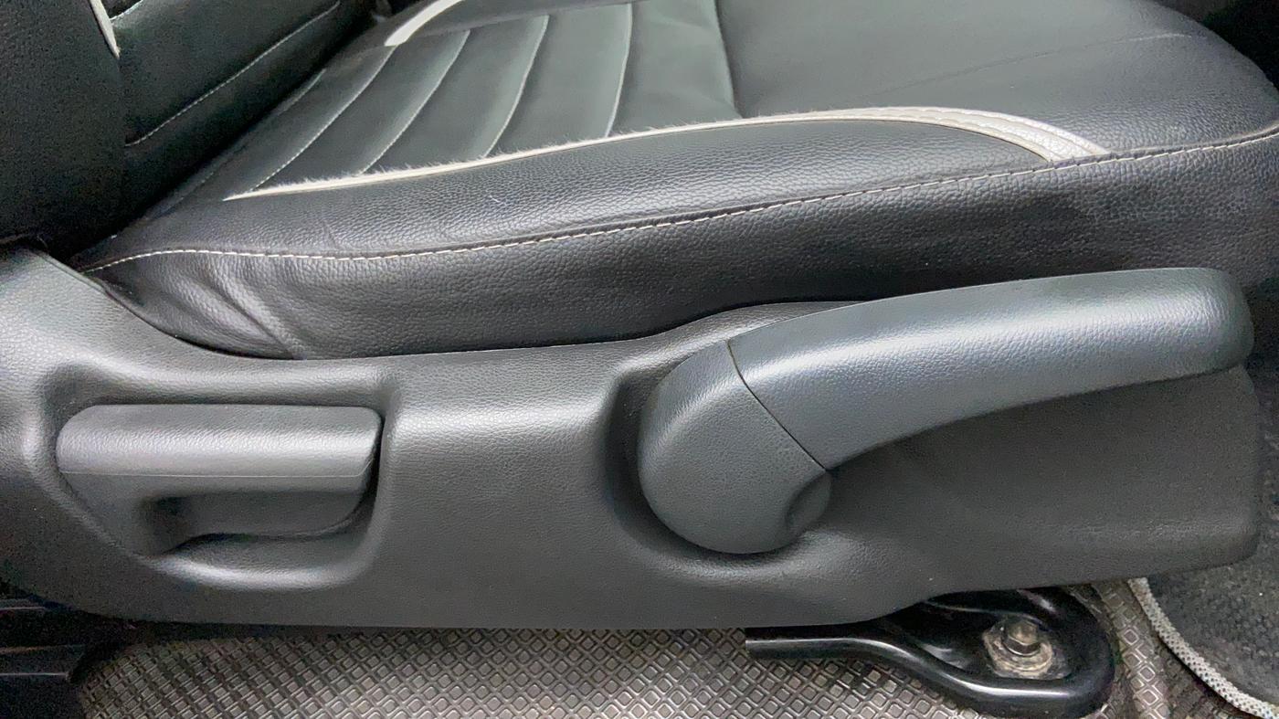 2017 Honda WR-V 1.2 i-VTEC VX MT, Petrol, Manual, 38,752 km, Driver Side Adjustment Panel