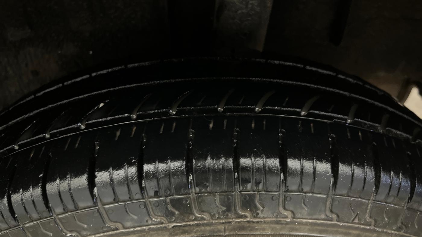 2019 Renault TRIBER RXT, Petrol, Manual, 68,319 km, Left Rear Tyre Tread