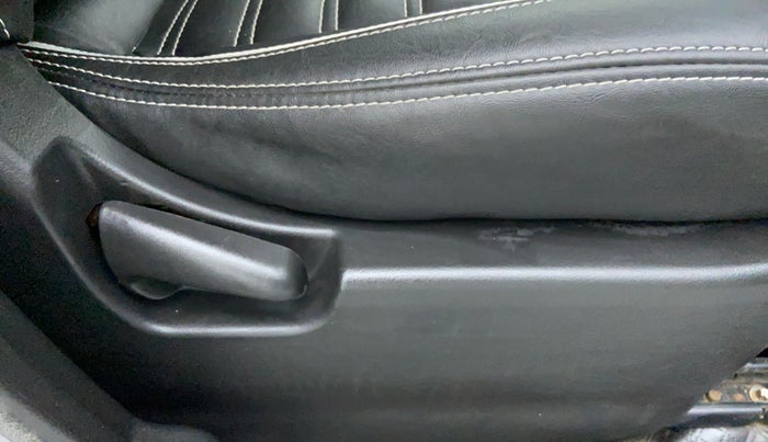 2018 Maruti Wagon R 1.0 LXI CNG, CNG, Manual, 68,632 km, Driver Side Adjustment Panel