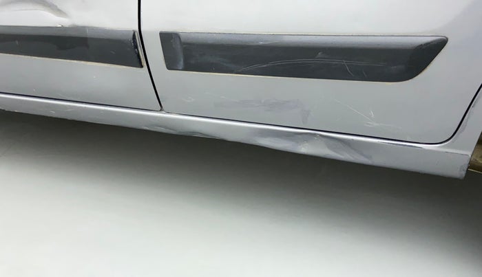 2018 Maruti Wagon R 1.0 LXI CNG, CNG, Manual, 68,632 km, Left running board - Slightly dented