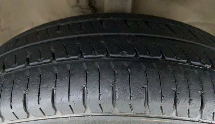 2018 Maruti Wagon R 1.0 LXI CNG, CNG, Manual, 68,632 km, Right Front Tyre Tread
