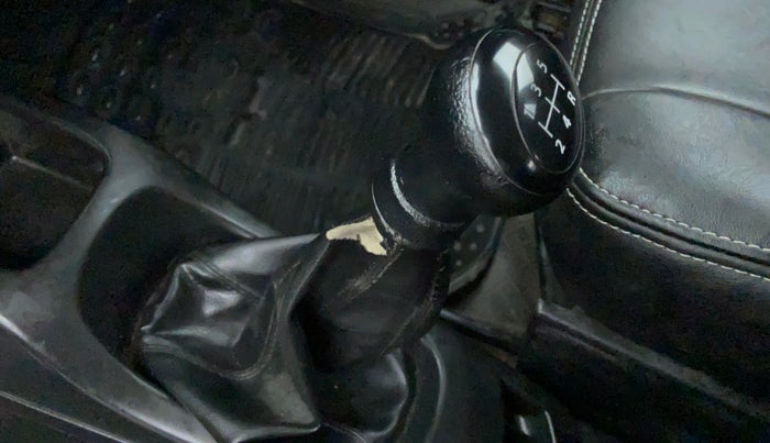 2018 Maruti Wagon R 1.0 LXI CNG, CNG, Manual, 68,632 km, Gear lever - Boot cover slightly torn