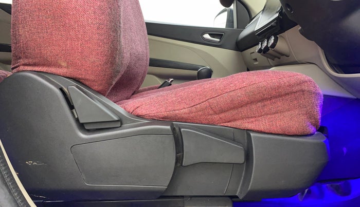 2021 Renault TRIBER RXZ AMT, Petrol, Automatic, 37,036 km, Driver Side Adjustment Panel