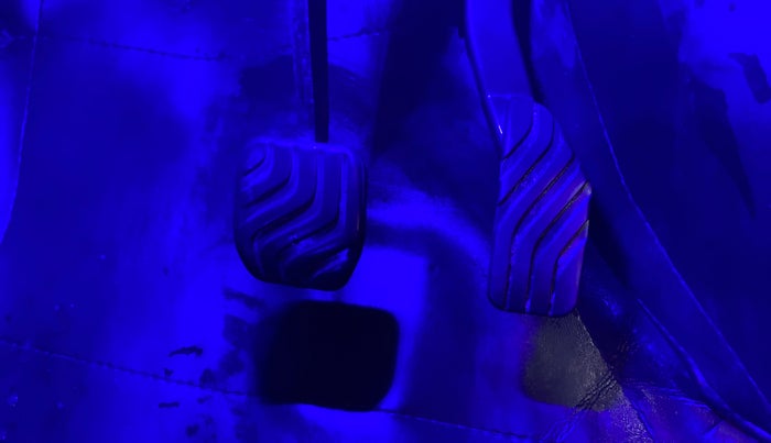 2021 Renault TRIBER RXZ AMT, Petrol, Automatic, 37,036 km, Pedals