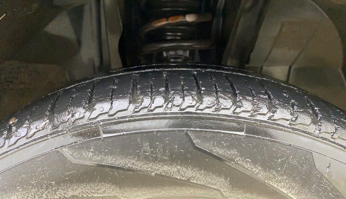 2021 Renault TRIBER RXZ AMT, Petrol, Automatic, 37,036 km, Right Front Tyre Tread