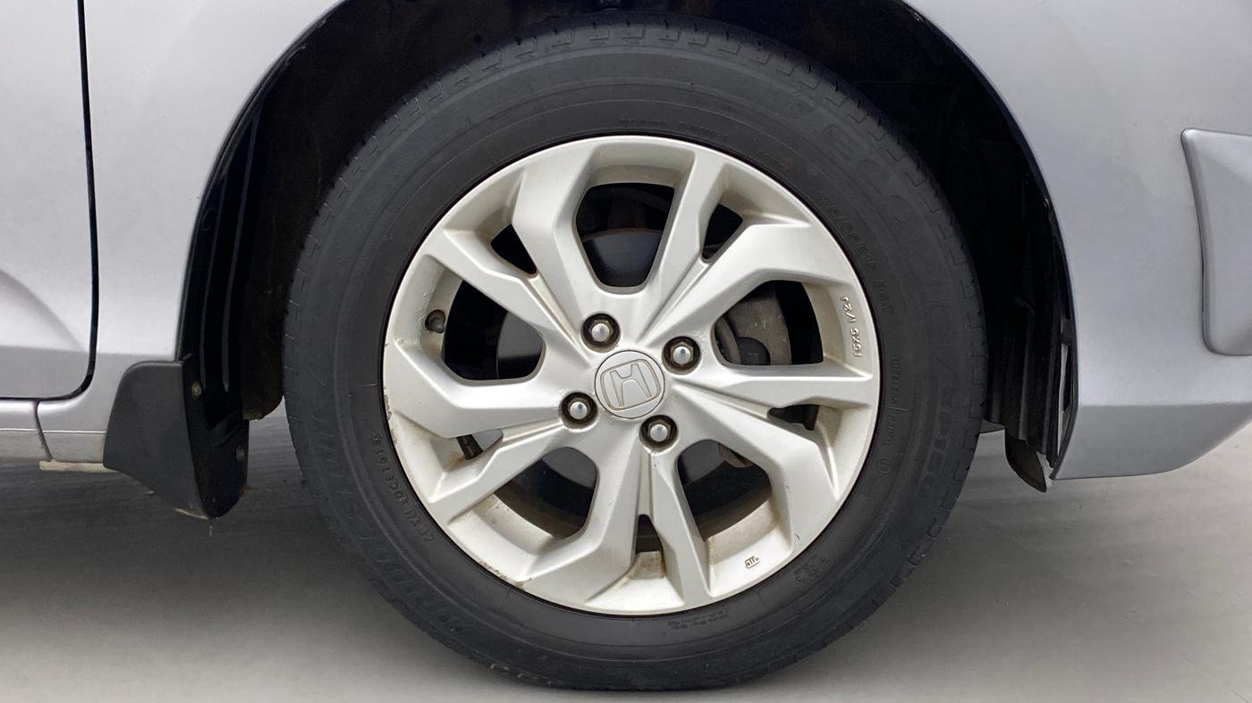 2018 Honda Amaze 1.5 V CVT I-DTEC, Diesel, Automatic, 32,186 km, Right Front Wheel
