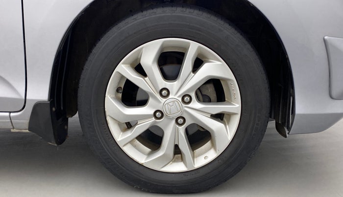 2018 Honda Amaze 1.5 V CVT I-DTEC, Diesel, Automatic, 32,186 km, Right Front Wheel
