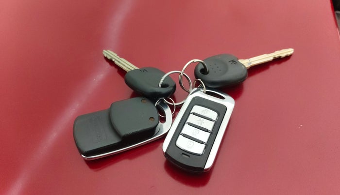 2017 Hyundai Eon MAGNA +, Petrol, Manual, 33,840 km, Key Close Up