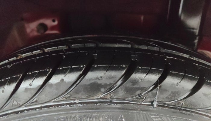 2017 Hyundai Eon MAGNA +, Petrol, Manual, 33,840 km, Left Rear Tyre Tread