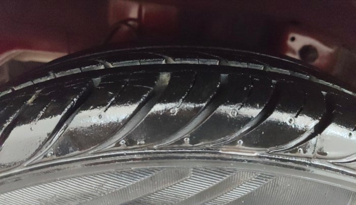 2017 Hyundai Eon MAGNA +, Petrol, Manual, 33,840 km, Right Rear Tyre Tread