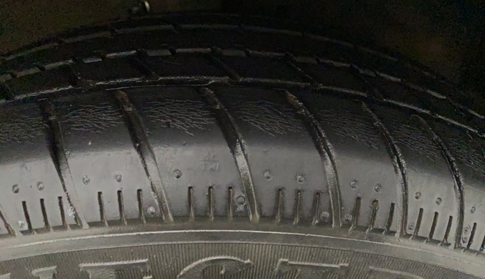 2017 Maruti Celerio VXI AMT, Petrol, Automatic, 45,153 km, Right Front Tyre Tread
