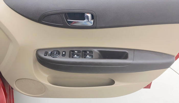 2012 Hyundai i20 MAGNA (O) 1.2, Petrol, Manual, 1,12,998 km, Driver Side Door Panels Control