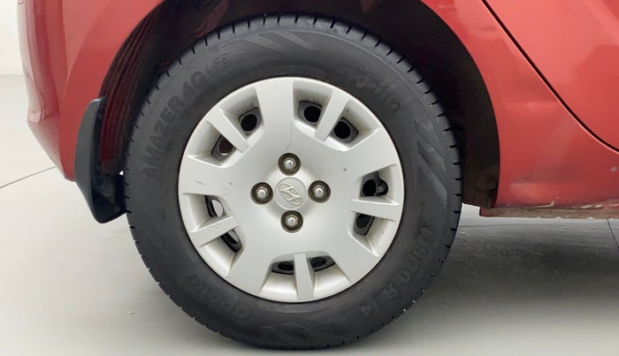 2012 Hyundai i20 MAGNA (O) 1.2, Petrol, Manual, 1,12,998 km, Right Rear Wheel