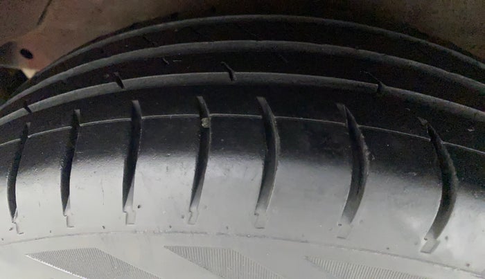 2012 Hyundai i20 MAGNA (O) 1.2, Petrol, Manual, 1,12,998 km, Right Rear Tyre Tread