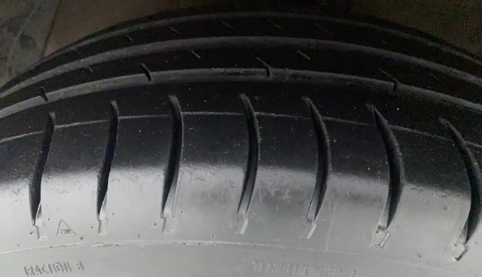 2012 Hyundai i20 MAGNA (O) 1.2, Petrol, Manual, 1,12,998 km, Left Front Tyre Tread