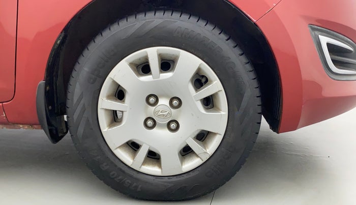 2012 Hyundai i20 MAGNA (O) 1.2, Petrol, Manual, 1,12,998 km, Right Front Wheel