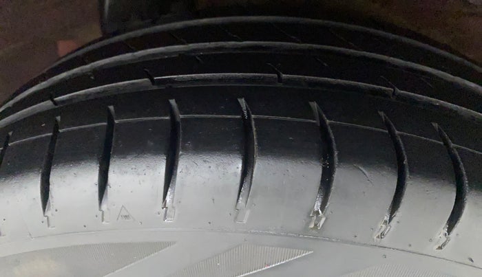 2012 Hyundai i20 MAGNA (O) 1.2, Petrol, Manual, 1,12,998 km, Left Rear Tyre Tread