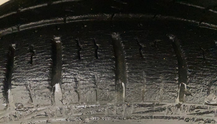 2015 Hyundai Eon SPORTZ, Petrol, Manual, 15,229 km, Left Front Tyre Tread