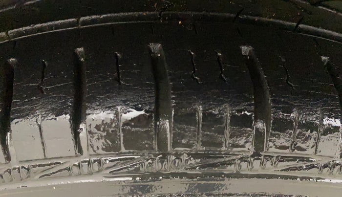 2015 Hyundai Eon SPORTZ, Petrol, Manual, 15,229 km, Right Rear Tyre Tread