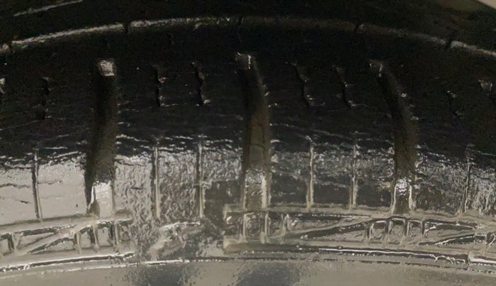 2015 Hyundai Eon SPORTZ, Petrol, Manual, 15,229 km, Right Front Tyre Tread