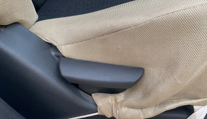 2015 Hyundai Eon SPORTZ, Petrol, Manual, 15,229 km, Driver Side Adjustment Panel