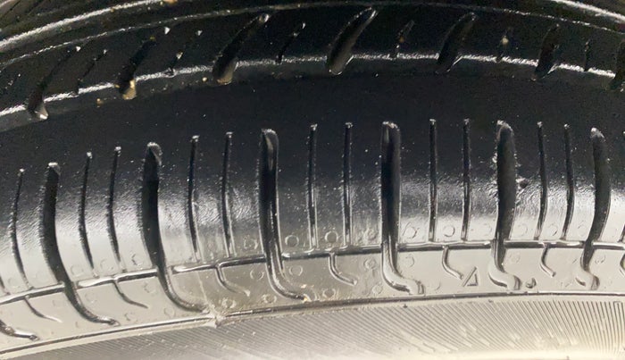 2016 Maruti Alto 800 LXI, Petrol, Manual, 35,645 km, Left Front Tyre Tread